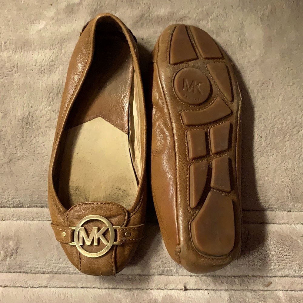 Michael Kors size 8 flats